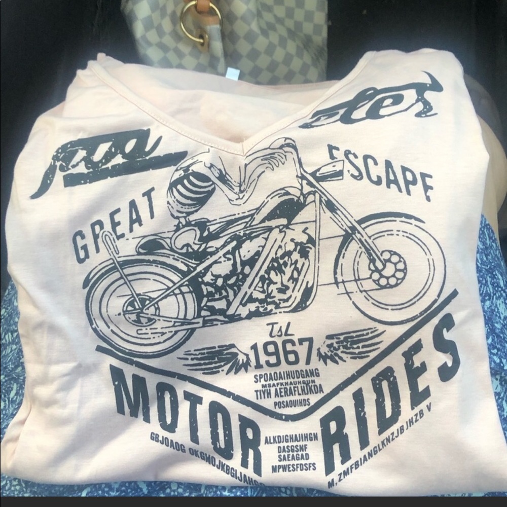 MOTO V NECK GRAPHIC TEE. NWT - Picture 3 of 3